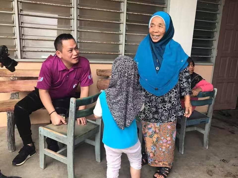 Datuk Fam Chee Way giving back to underprivileged communities in Kulai Johor